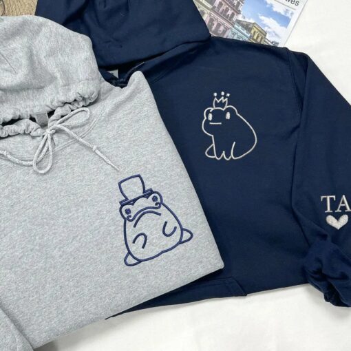 Embroidered Frog King and Queen Matching Hoodies for Couples, Personalized Couple Sweatshirt, Couple Embroidered Sweatshirt, Valentine's Day Gifts Idea For Him Her-Nicesnkpro - Image 3
